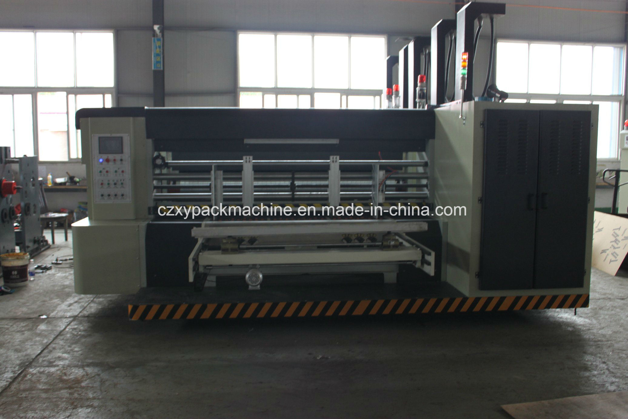 2018 New Design 4 Colors Flexo Printer Slotter Die Cutter Stacker Machine