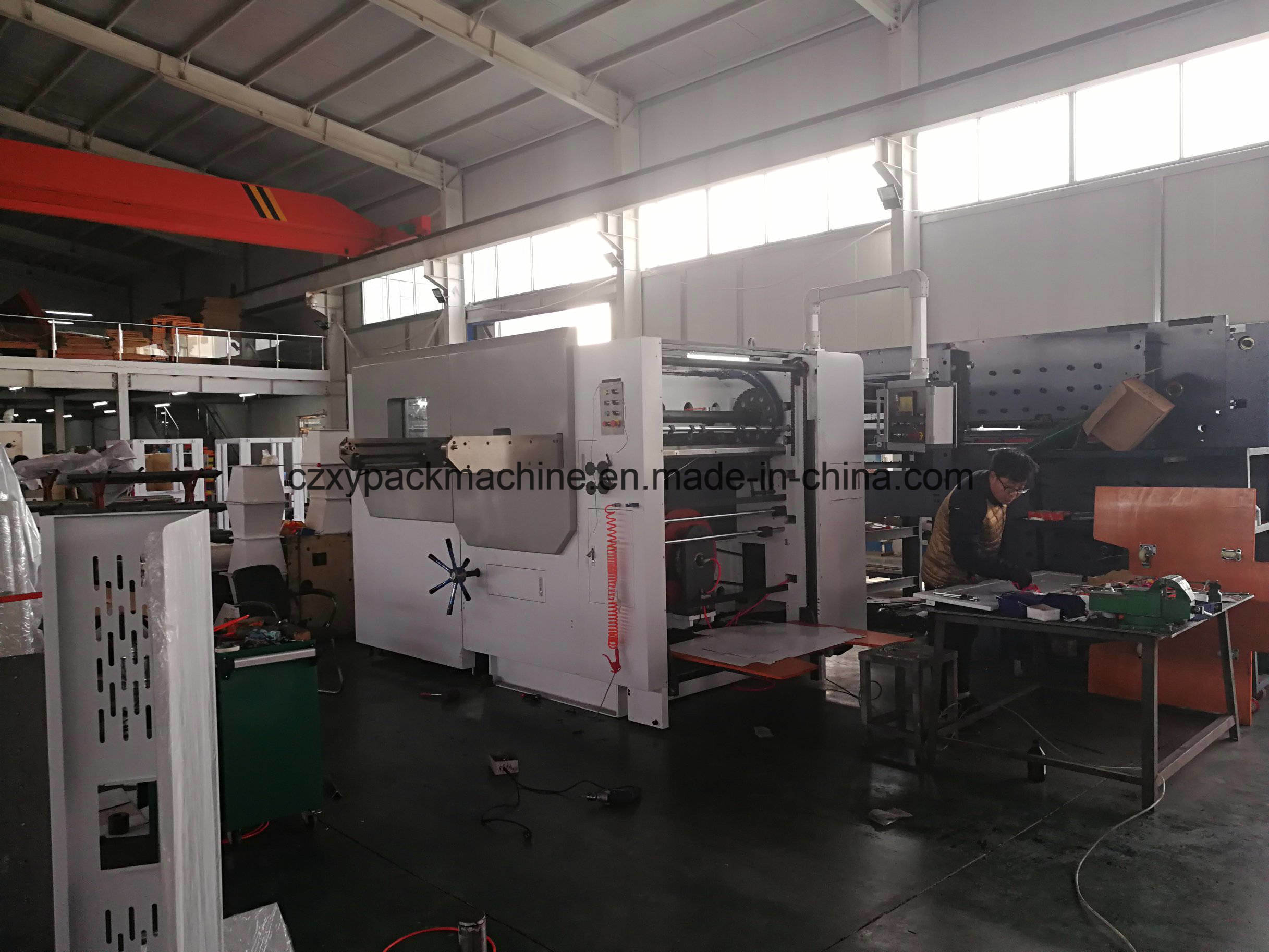 2018 New Product Automatic Flat Die Cutting Machine with Stripping