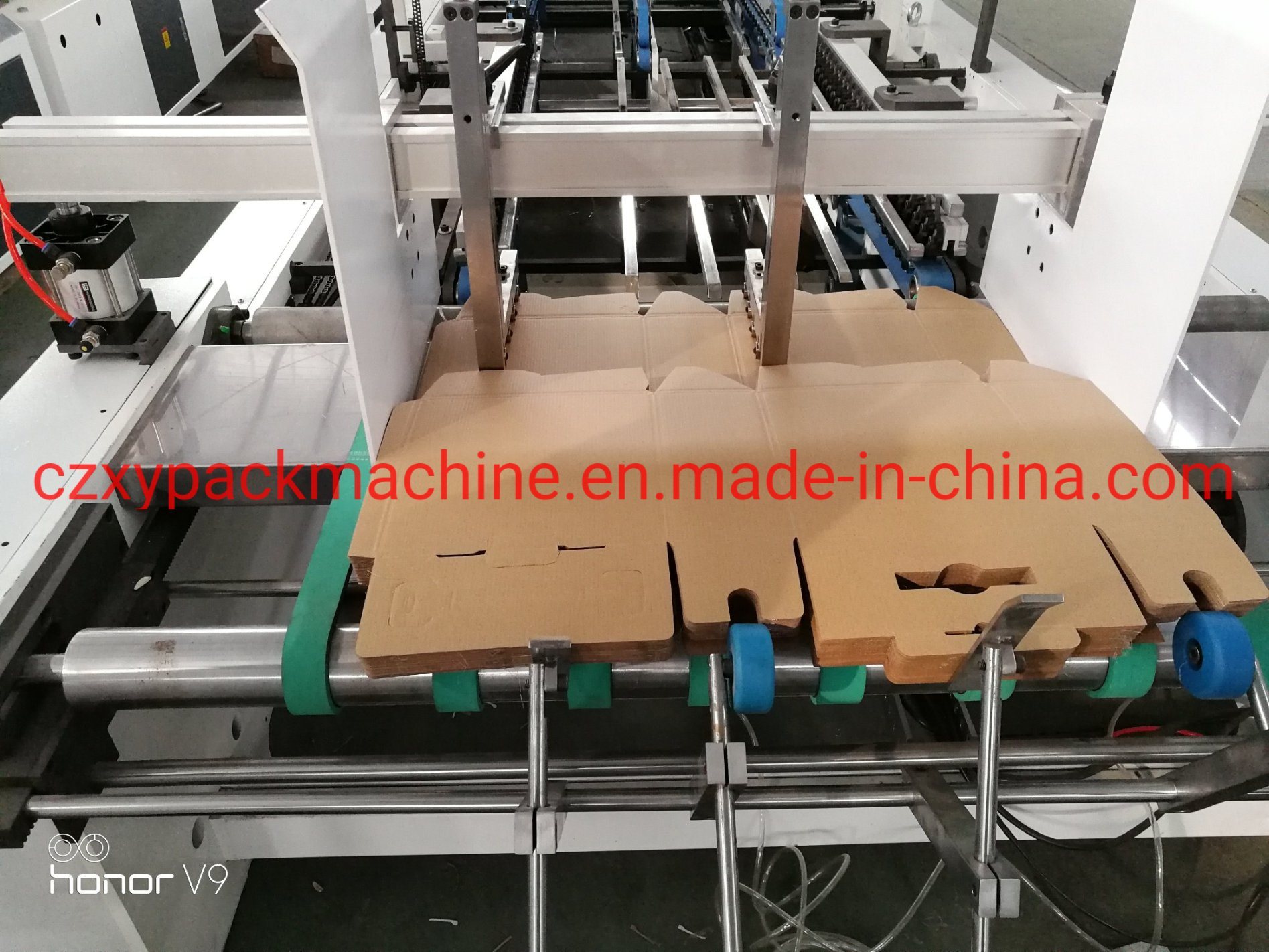 Corrugated 3ply Carton Box Crash Lock Bottom Folder Gluer Machine /Equipment
