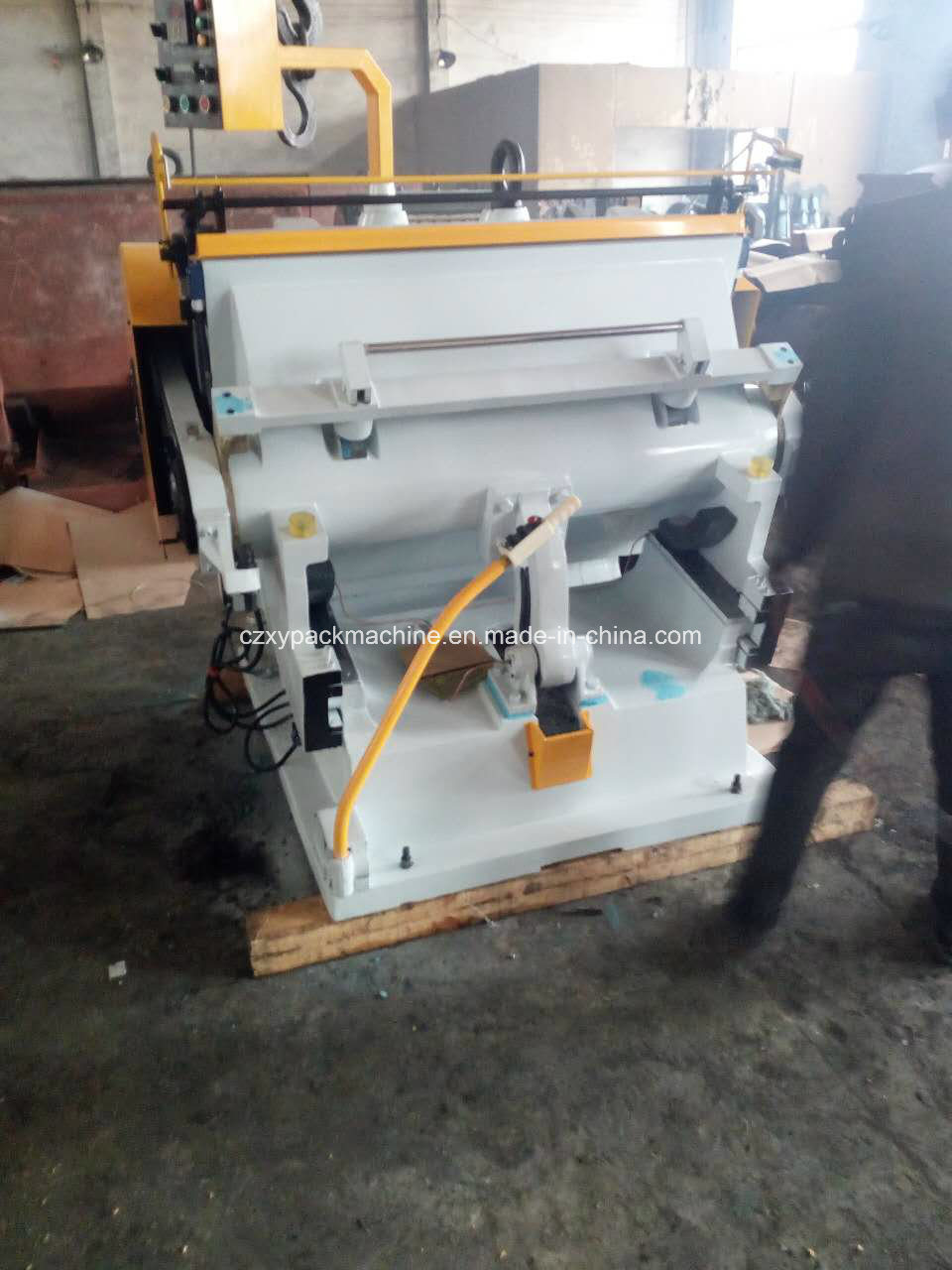 Creasing &Die-Cutting Paper Machine