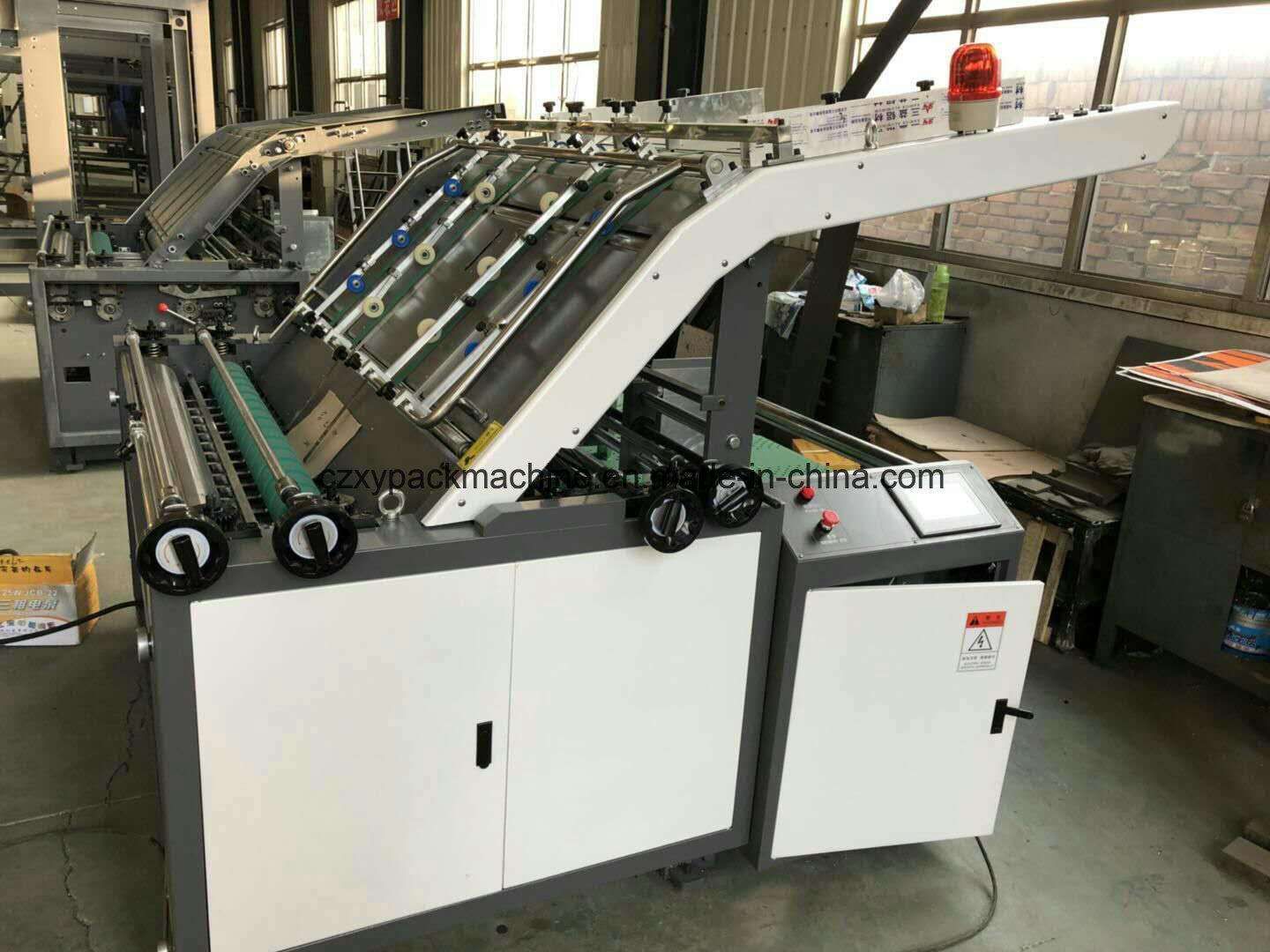 Good Price Semi-Automatic Cardboard Glue Laminate Machine